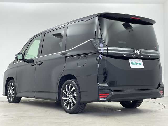 トヨタ ヴォクシー S－Z 鹿児島県 2022(令4)年 2万km アティチュードブラックマイカ 純正10.5型ディスプレイオーディオ＋/・コネクティッドナビ/・フルセグTV/BT/CD/DVD/HDMI/14型有機EL後席ディスプレイ/バックカメラ/ETC2.0/トヨタセーフティセンス/クリアランスソナー/両側パワースライドドア/純正17インチAW/LEDヘッドライト/オートライト/純正フロアマット/スペアキー×１/取扱説明書/保証書