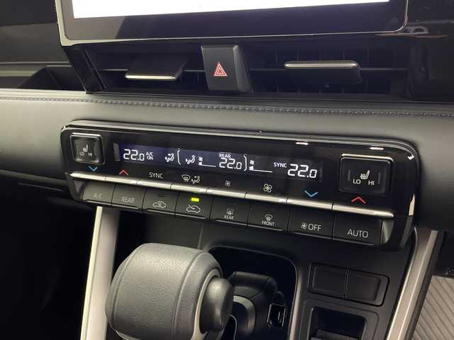 トヨタ ヴォクシー S－Z 鹿児島県 2022(令4)年 2万km アティチュードブラックマイカ 純正10.5型ディスプレイオーディオ＋/・コネクティッドナビ/・フルセグTV/BT/CD/DVD/HDMI/14型有機EL後席ディスプレイ/バックカメラ/ETC2.0/トヨタセーフティセンス/クリアランスソナー/両側パワースライドドア/純正17インチAW/LEDヘッドライト/オートライト/純正フロアマット/スペアキー×１/取扱説明書/保証書