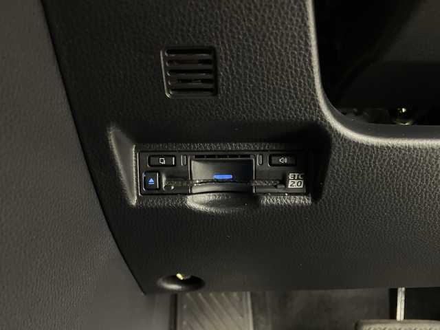 トヨタ ヴォクシー S－Z 鹿児島県 2022(令4)年 2万km アティチュードブラックマイカ 純正10.5型ディスプレイオーディオ＋/・コネクティッドナビ/・フルセグTV/BT/CD/DVD/HDMI/14型有機EL後席ディスプレイ/バックカメラ/ETC2.0/トヨタセーフティセンス/クリアランスソナー/両側パワースライドドア/純正17インチAW/LEDヘッドライト/オートライト/純正フロアマット/スペアキー×１/取扱説明書/保証書