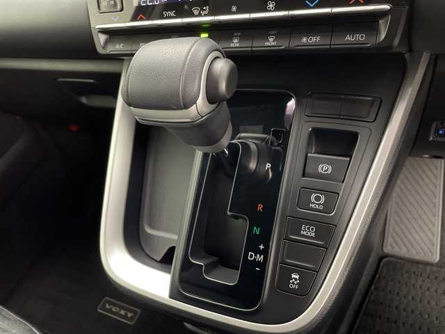 トヨタ ヴォクシー S－Z 鹿児島県 2022(令4)年 2万km アティチュードブラックマイカ 純正10.5型ディスプレイオーディオ＋/・コネクティッドナビ/・フルセグTV/BT/CD/DVD/HDMI/14型有機EL後席ディスプレイ/バックカメラ/ETC2.0/トヨタセーフティセンス/クリアランスソナー/両側パワースライドドア/純正17インチAW/LEDヘッドライト/オートライト/純正フロアマット/スペアキー×１/取扱説明書/保証書