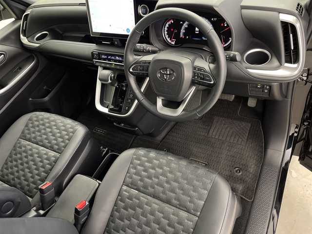 トヨタ ヴォクシー S－Z 鹿児島県 2022(令4)年 2万km アティチュードブラックマイカ 純正10.5型ディスプレイオーディオ＋/・コネクティッドナビ/・フルセグTV/BT/CD/DVD/HDMI/14型有機EL後席ディスプレイ/バックカメラ/ETC2.0/トヨタセーフティセンス/クリアランスソナー/両側パワースライドドア/純正17インチAW/LEDヘッドライト/オートライト/純正フロアマット/スペアキー×１/取扱説明書/保証書