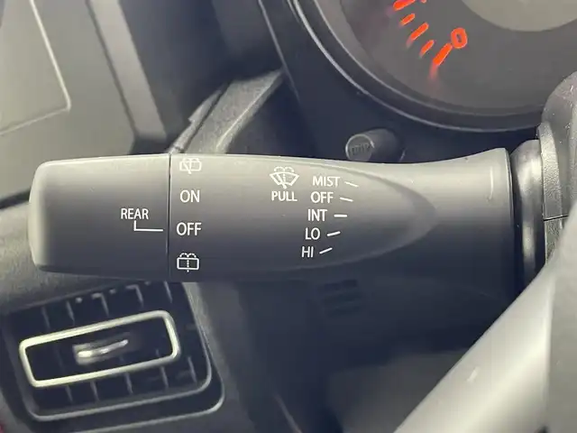 スズキ ジムニー 滋賀県 2025(令7)年 0.1千km ピュアホワイトP 届出済未使用車/LEDヘッドライト/コーナーセンサー/クルーズコントロール/シートヒーター/衝突被害軽減システム/純正16インチアルミホイール/スマートキー/スペアキー/レーンキープアシスト/オートハイビーム/純正フロアマット/ダウンヒルアシスト