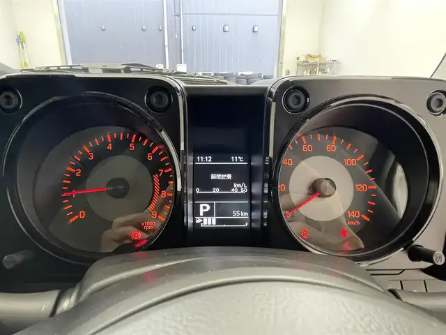 スズキ ジムニー 滋賀県 2025(令7)年 0.1千km ピュアホワイトP 届出済未使用車/LEDヘッドライト/コーナーセンサー/クルーズコントロール/シートヒーター/衝突被害軽減システム/純正16インチアルミホイール/スマートキー/スペアキー/レーンキープアシスト/オートハイビーム/純正フロアマット/ダウンヒルアシスト