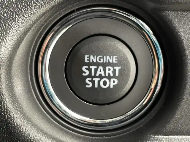 スズキ ジムニー 滋賀県 2025(令7)年 0.1千km ピュアホワイトP 届出済未使用車/LEDヘッドライト/コーナーセンサー/クルーズコントロール/シートヒーター/衝突被害軽減システム/純正16インチアルミホイール/スマートキー/スペアキー/レーンキープアシスト/オートハイビーム/純正フロアマット/ダウンヒルアシスト