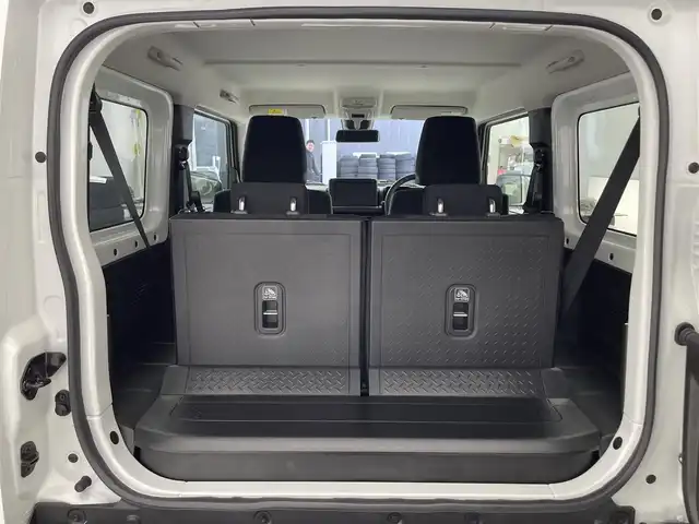 スズキ ジムニー 滋賀県 2025(令7)年 0.1千km ピュアホワイトP 届出済未使用車/LEDヘッドライト/コーナーセンサー/クルーズコントロール/シートヒーター/衝突被害軽減システム/純正16インチアルミホイール/スマートキー/スペアキー/レーンキープアシスト/オートハイビーム/純正フロアマット/ダウンヒルアシスト