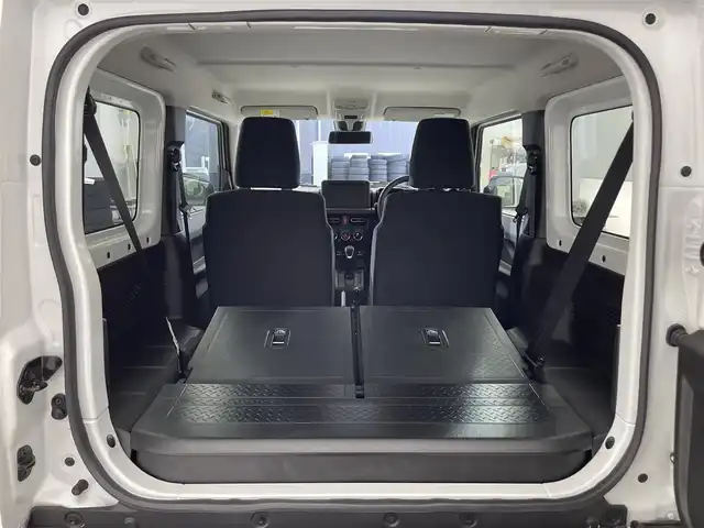 スズキ ジムニー 滋賀県 2025(令7)年 0.1千km ピュアホワイトP 届出済未使用車/LEDヘッドライト/コーナーセンサー/クルーズコントロール/シートヒーター/衝突被害軽減システム/純正16インチアルミホイール/スマートキー/スペアキー/レーンキープアシスト/オートハイビーム/純正フロアマット/ダウンヒルアシスト