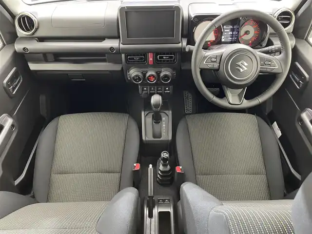 スズキ ジムニー 滋賀県 2025(令7)年 0.1千km ピュアホワイトP 届出済未使用車/LEDヘッドライト/コーナーセンサー/クルーズコントロール/シートヒーター/衝突被害軽減システム/純正16インチアルミホイール/スマートキー/スペアキー/レーンキープアシスト/オートハイビーム/純正フロアマット/ダウンヒルアシスト