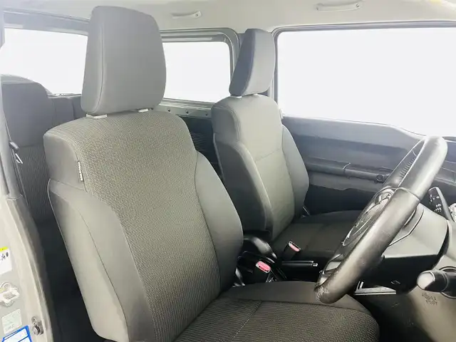 スズキ ジムニー シエラ JC 福島県 2020(令2)年 4.7万km ミディアムグレー スズキセーフティサポート/・デュアルカメラブレーキ/・レーンキープ/・クルーズコントロール/・誤発進抑制機能/・車線逸脱警報、抑制機能/・標識認識機能/・ふらつき警報機能/・先行車発進お知らせ機能/・ビルホールドコントロール/純正SDナビ（CN-RE06W）/・フルセグTV/・バックカメラ/・ETC/・BT/・CD/DVD/・USB/・iPod/・AM/FM/・ステアリングスイッチ/前席シートヒーター/前方ドライブレコーダー /LEDヘッドライト/フォグランプ/純正ホイール/純正フロアマット（ゴムマット）/ドアバイザー/プッシュスタート/スマートキー