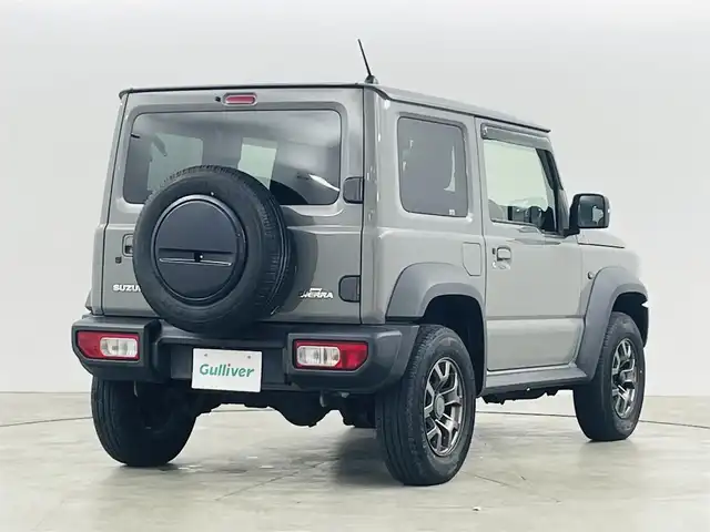 スズキ ジムニー シエラ JC 福島県 2020(令2)年 4.7万km ミディアムグレー スズキセーフティサポート/・デュアルカメラブレーキ/・レーンキープ/・クルーズコントロール/・誤発進抑制機能/・車線逸脱警報、抑制機能/・標識認識機能/・ふらつき警報機能/・先行車発進お知らせ機能/・ビルホールドコントロール/純正SDナビ（CN-RE06W）/・フルセグTV/・バックカメラ/・ETC/・BT/・CD/DVD/・USB/・iPod/・AM/FM/・ステアリングスイッチ/前席シートヒーター/前方ドライブレコーダー /LEDヘッドライト/フォグランプ/純正ホイール/純正フロアマット（ゴムマット）/ドアバイザー/プッシュスタート/スマートキー