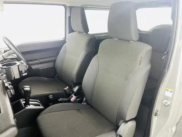 スズキ ジムニー シエラ JC 福島県 2020(令2)年 4.7万km ミディアムグレー スズキセーフティサポート/・デュアルカメラブレーキ/・レーンキープ/・クルーズコントロール/・誤発進抑制機能/・車線逸脱警報、抑制機能/・標識認識機能/・ふらつき警報機能/・先行車発進お知らせ機能/・ビルホールドコントロール/純正SDナビ（CN-RE06W）/・フルセグTV/・バックカメラ/・ETC/・BT/・CD/DVD/・USB/・iPod/・AM/FM/・ステアリングスイッチ/前席シートヒーター/前方ドライブレコーダー /LEDヘッドライト/フォグランプ/純正ホイール/純正フロアマット（ゴムマット）/ドアバイザー/プッシュスタート/スマートキー