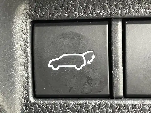 トヨタ ハリアー ハイブリッド Z レザーパッケージ 道央・札幌 2024(令6)年 5.2万km プレシャスブラックパール ・４WD/・12.3型コネクティッドナビ/　BT/USB/Miracast/フルセグ/・パノラミックビューモニター/・デジタルインナーミラー/・純正ドライブレコーダー/・ビルトインETC2.0/・トヨタセーフティセンス/・プリクラッシュセーフティ/・レーダークルーズコントロール/・レーンキープアシスト/・オートハイビーム/・クリアランスソナー/・HUD/・BSM/・RCTA/・PKSB/・RSA/・レザーシート/・前席パワーシート/・シートヒーター/・シートベンチレーション/・ステアリングヒーター/・パワーバックドア/・LEDヘッドライト/・フォグライト/・オートライト/・プッシュスタート/・スマートキー/・純正フロアマット