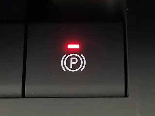 トヨタ ハリアー ハイブリッド Z レザーパッケージ 道央・札幌 2024(令6)年 5.2万km プレシャスブラックパール ・４WD/・12.3型コネクティッドナビ/　BT/USB/Miracast/フルセグ/・パノラミックビューモニター/・デジタルインナーミラー/・純正ドライブレコーダー/・ビルトインETC2.0/・トヨタセーフティセンス/・プリクラッシュセーフティ/・レーダークルーズコントロール/・レーンキープアシスト/・オートハイビーム/・クリアランスソナー/・HUD/・BSM/・RCTA/・PKSB/・RSA/・レザーシート/・前席パワーシート/・シートヒーター/・シートベンチレーション/・ステアリングヒーター/・パワーバックドア/・LEDヘッドライト/・フォグライト/・オートライト/・プッシュスタート/・スマートキー/・純正フロアマット