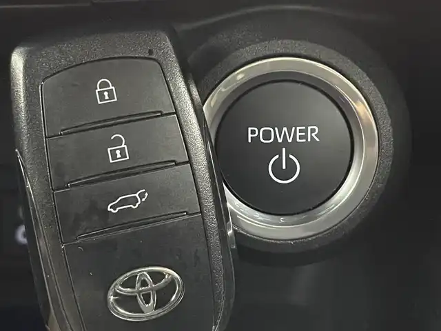 トヨタ ハリアー ハイブリッド Z レザーパッケージ 道央・札幌 2024(令6)年 5.2万km プレシャスブラックパール ・４WD/・12.3型コネクティッドナビ/　BT/USB/Miracast/フルセグ/・パノラミックビューモニター/・デジタルインナーミラー/・純正ドライブレコーダー/・ビルトインETC2.0/・トヨタセーフティセンス/・プリクラッシュセーフティ/・レーダークルーズコントロール/・レーンキープアシスト/・オートハイビーム/・クリアランスソナー/・HUD/・BSM/・RCTA/・PKSB/・RSA/・レザーシート/・前席パワーシート/・シートヒーター/・シートベンチレーション/・ステアリングヒーター/・パワーバックドア/・LEDヘッドライト/・フォグライト/・オートライト/・プッシュスタート/・スマートキー/・純正フロアマット