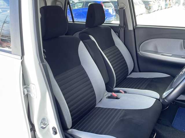 ダイハツ キャスト アクティバ G ターボ SAⅡ 道東・釧路十勝 2016(平28)年 7.5万km パールホワイトⅢ ・4WD/・社外メモリナビ(CN-RA07WD)/（BT/DVD/CD/SD/USB/AM/FM/フルセグ)/・バックカメラ/・衝突被害軽減システム/・車線逸脱警報/・横滑り防止装置/・アイドリングストップ/・ダウンヒルアシストコントロール/・スマートキー×2/・純正エンジンスターター/・プッシュスタート/・LEDヘッドライト/・オートライト/・フォグランプ/・ISO FIX