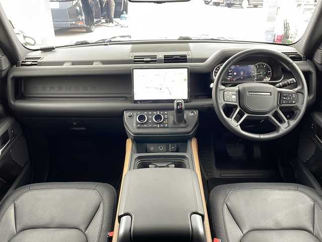ランドローバー ランドローバー ディフェンダー 110 アーバナイト22 兵庫県 2022(令4)年 2.2万km ガンＭ 純正ナビ　/Ｂｌｕｅｔｏｏｔｈ　/全方位カメラ/ＢＳＭ　/後輪エアサス　/ＥＴＣ/前後ドラレコ/デジタルインナーミラー/ステアリングヒーター/レザーシート/パワーシート/ＬＥＤライト　/コーナーセンサー　/サンルーフ/スマートキー/４WD/MT付きAT/ターボ車両/アダクティブクルコン/3列シート/純正フロアマット/純正AW/センターデフロック/ダウンヒルアシストコントロール/横滑り/レーンアシスト