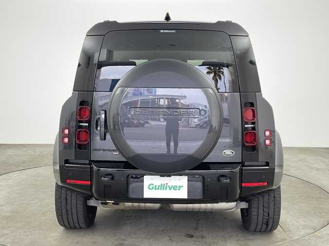 ランドローバー ランドローバー ディフェンダー 110 アーバナイト22 兵庫県 2022(令4)年 2.2万km ガンＭ 純正ナビ　/Ｂｌｕｅｔｏｏｔｈ　/全方位カメラ/ＢＳＭ　/後輪エアサス　/ＥＴＣ/前後ドラレコ/デジタルインナーミラー/ステアリングヒーター/レザーシート/パワーシート/ＬＥＤライト　/コーナーセンサー　/サンルーフ/スマートキー/４WD/MT付きAT/ターボ車両/アダクティブクルコン/3列シート/純正フロアマット/純正AW/センターデフロック/ダウンヒルアシストコントロール/横滑り/レーンアシスト