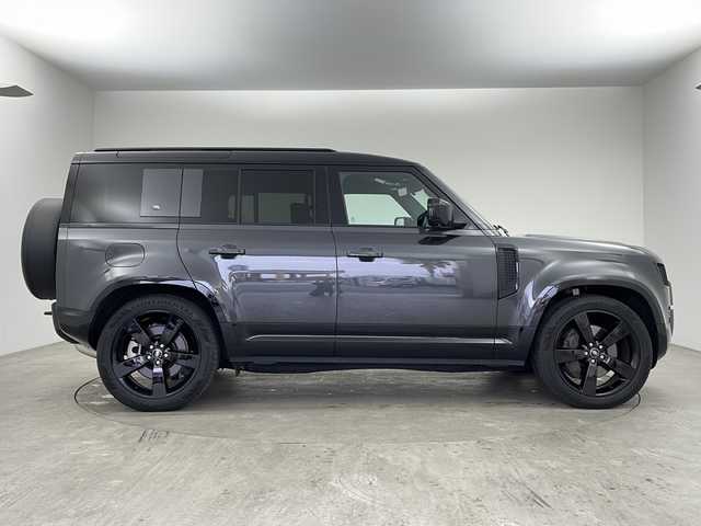 ランドローバー ランドローバー ディフェンダー 110 アーバナイト22 兵庫県 2022(令4)年 2.2万km ガンＭ 純正ナビ　/Ｂｌｕｅｔｏｏｔｈ　/全方位カメラ/ＢＳＭ　/後輪エアサス　/ＥＴＣ/前後ドラレコ/デジタルインナーミラー/ステアリングヒーター/レザーシート/パワーシート/ＬＥＤライト　/コーナーセンサー　/サンルーフ/スマートキー/４WD/MT付きAT/ターボ車両/アダクティブクルコン/3列シート/純正フロアマット/純正AW/センターデフロック/ダウンヒルアシストコントロール/横滑り/レーンアシスト