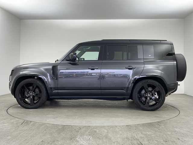 ランドローバー ランドローバー ディフェンダー 110 アーバナイト22 兵庫県 2022(令4)年 2.2万km ガンＭ 純正ナビ　/Ｂｌｕｅｔｏｏｔｈ　/全方位カメラ/ＢＳＭ　/後輪エアサス　/ＥＴＣ/前後ドラレコ/デジタルインナーミラー/ステアリングヒーター/レザーシート/パワーシート/ＬＥＤライト　/コーナーセンサー　/サンルーフ/スマートキー/４WD/MT付きAT/ターボ車両/アダクティブクルコン/3列シート/純正フロアマット/純正AW/センターデフロック/ダウンヒルアシストコントロール/横滑り/レーンアシスト