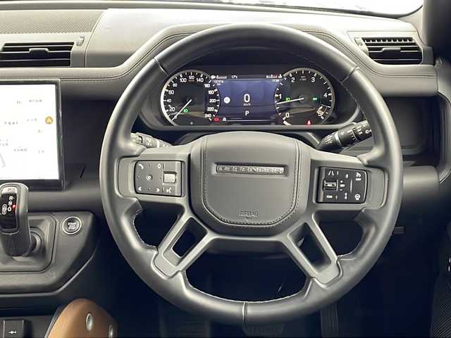 ランドローバー ランドローバー ディフェンダー 110 アーバナイト22 兵庫県 2022(令4)年 2.2万km ガンＭ 純正ナビ　/Ｂｌｕｅｔｏｏｔｈ　/全方位カメラ/ＢＳＭ　/後輪エアサス　/ＥＴＣ/前後ドラレコ/デジタルインナーミラー/ステアリングヒーター/レザーシート/パワーシート/ＬＥＤライト　/コーナーセンサー　/サンルーフ/スマートキー/４WD/MT付きAT/ターボ車両/アダクティブクルコン/3列シート/純正フロアマット/純正AW/センターデフロック/ダウンヒルアシストコントロール/横滑り/レーンアシスト
