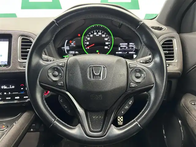 ホンダ ヴェゼル ハイブリッド RS ホンダセンシング 鹿児島県 2018(平30)年 7.3万km クリスタルブラックパール 純正ナビ【VXM-187VFei】/(フルセグ/Bluetooth/CD)/純正ETC/バックカメラ/前方ドライブレコーダー/ホンダセンシング/・アダプティブクルーズコントロール/・レーンキープアシスト/・衝突被害軽減システム/オートライト/LEDヘッドライト/電動パーキング/純正アルミホイール/純正フロアマット