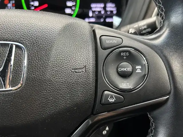 ホンダ ヴェゼル ハイブリッド RS ホンダセンシング 鹿児島県 2018(平30)年 7.3万km クリスタルブラックパール 純正ナビ【VXM-187VFei】/(フルセグ/Bluetooth/CD)/純正ETC/バックカメラ/前方ドライブレコーダー/ホンダセンシング/・アダプティブクルーズコントロール/・レーンキープアシスト/・衝突被害軽減システム/オートライト/LEDヘッドライト/電動パーキング/純正アルミホイール/純正フロアマット