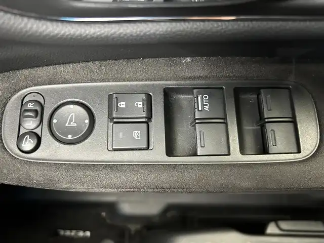 ホンダ ヴェゼル ハイブリッド RS ホンダセンシング 鹿児島県 2018(平30)年 7.3万km クリスタルブラックパール 純正ナビ【VXM-187VFei】/(フルセグ/Bluetooth/CD)/純正ETC/バックカメラ/前方ドライブレコーダー/ホンダセンシング/・アダプティブクルーズコントロール/・レーンキープアシスト/・衝突被害軽減システム/オートライト/LEDヘッドライト/電動パーキング/純正アルミホイール/純正フロアマット