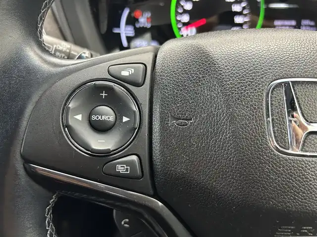 ホンダ ヴェゼル ハイブリッド RS ホンダセンシング 鹿児島県 2018(平30)年 7.3万km クリスタルブラックパール 純正ナビ【VXM-187VFei】/(フルセグ/Bluetooth/CD)/純正ETC/バックカメラ/前方ドライブレコーダー/ホンダセンシング/・アダプティブクルーズコントロール/・レーンキープアシスト/・衝突被害軽減システム/オートライト/LEDヘッドライト/電動パーキング/純正アルミホイール/純正フロアマット