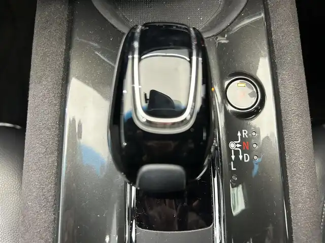 ホンダ ヴェゼル ハイブリッド RS ホンダセンシング 鹿児島県 2018(平30)年 7.3万km クリスタルブラックパール 純正ナビ【VXM-187VFei】/(フルセグ/Bluetooth/CD)/純正ETC/バックカメラ/前方ドライブレコーダー/ホンダセンシング/・アダプティブクルーズコントロール/・レーンキープアシスト/・衝突被害軽減システム/オートライト/LEDヘッドライト/電動パーキング/純正アルミホイール/純正フロアマット