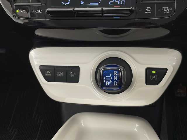 トヨタ プリウス A ツーリングセレクション 長野県 2016(平28)年 5.3万km ホワイトパールクリスタルシャイン ４WD/純正9インチナビ/地デジTV/バックカメラ/Bluetooth Audio/CD・DVD再生/ステアリングスイッチ/トヨタセーフティセンス/レーダークルーズコントロール/ブラインドスポットモニター/オートマチックハイビーム/ヘッドアップディスプレイ/LEDヘッドライト/オートライト /コーナーセンサー/スマートキー/プッシュスタート /ドライブレコーダー