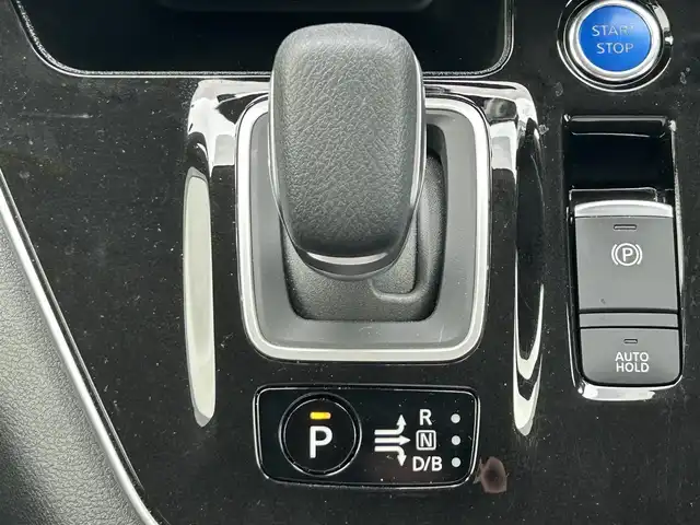 日産 セレナ e－パワー ハイウェイスター V 兵庫県 2022(令4)年 1.5万km ダークメタルグレー/ダイヤモンドブラック プロパイロット/全方位カメラ/ブラインドスポットモニター/デジタルインナーミラー/道路標識表示/オートホールド/Bluetooth接続/純正SDナビ/追従有クルーズコントロール/ビルトインETC/ステアリングヒーター/前席シートヒーター/純正ホイール/地図SD未装着のため未確認