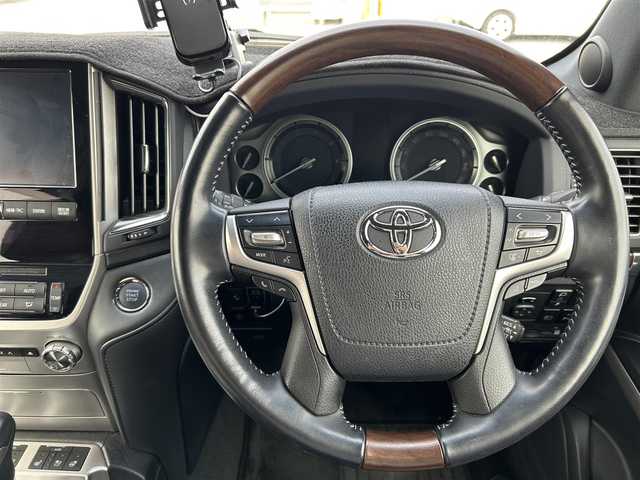 トヨタ ランドクルーザー ZX 東京都 2019(令1)年 2.9万km ホワイトパールクリスタルシャイン ワンオーナー/純正ナビ/TV・AM・FM・DISC・SDREC・SD/USB1・USB2・BT・VTR・AUX/Toyota Safety Sense/マルチテレインセレクト/ステアリングヒータースイッチ/シートヒーター/パワーシート/シートベンチレーター/車高切り替えスイッチ/ドライブモードセレクトスイッチ/ムーンルーフスイッチ/パワーバックドア/3列シート/ドライブレコーダー/ETC/テレビキャンセラー/茶革シート/純正18インチアルミホイール(積み込み）/ブレーキロック/社外18インチアルミホイール夏タイヤ装着　/保証書・取説・スペアキー１本