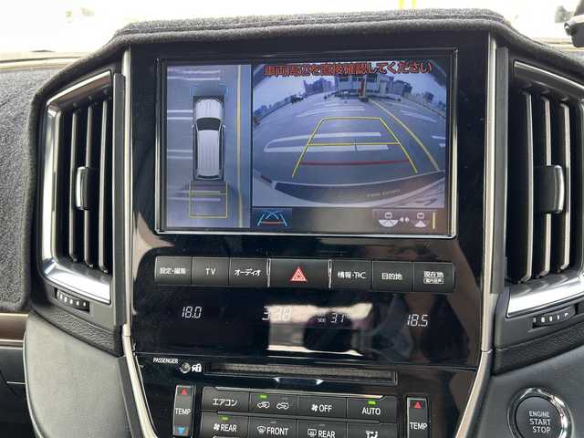 トヨタ ランドクルーザー ZX 東京都 2019(令1)年 2.9万km ホワイトパールクリスタルシャイン ワンオーナー/純正ナビ/TV・AM・FM・DISC・SDREC・SD/USB1・USB2・BT・VTR・AUX/Toyota Safety Sense/マルチテレインセレクト/ステアリングヒータースイッチ/シートヒーター/パワーシート/シートベンチレーター/車高切り替えスイッチ/ドライブモードセレクトスイッチ/ムーンルーフスイッチ/パワーバックドア/3列シート/ドライブレコーダー/ETC/テレビキャンセラー/茶革シート/純正18インチアルミホイール(積み込み）/ブレーキロック/社外18インチアルミホイール夏タイヤ装着　/保証書・取説・スペアキー１本