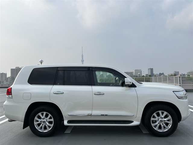 トヨタ ランドクルーザー ZX 東京都 2019(令1)年 2.9万km ホワイトパールクリスタルシャイン ワンオーナー/純正ナビ/TV・AM・FM・DISC・SDREC・SD/USB1・USB2・BT・VTR・AUX/Toyota Safety Sense/マルチテレインセレクト/ステアリングヒータースイッチ/シートヒーター/パワーシート/シートベンチレーター/車高切り替えスイッチ/ドライブモードセレクトスイッチ/ムーンルーフスイッチ/パワーバックドア/3列シート/ドライブレコーダー/ETC/テレビキャンセラー/茶革シート/純正18インチアルミホイール(積み込み）/ブレーキロック/社外18インチアルミホイール夏タイヤ装着　/保証書・取説・スペアキー１本