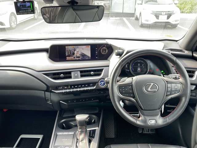 レクサス ＵＸ 250h Fスポーツ 鹿児島県 2019(令1)年 3.6万km ホワイトノーヴァガラスフレーク シートヒーター/アイドリングストップ/社外ナビ／Bluetooth／CD／DVD/フルセグ/バックカメラ/ETC2.0/クルーズコントロール/レーンアシスト/衝突被害軽減ブレーキ/レーンアシスト/プッシュスタートボタン/パドルシフト