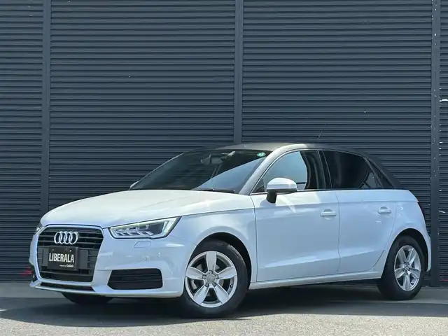 アウディ Ａ１ SB 1．0TFSI 茨城県 2017(平29)年 1.3万km グレイシアホワイトメタリック 後期型　/コンビニエンスＰＫＧ　/コントラストルーフ　/シートヒーター　/アドバンストキー　/純正ナビ　/ＴＶ　/ＢＴ　/ＤＶＤ　/ＣＤ　/バックカメラ　/パーキングエイド　/キセノンヘッドライト　/オートライト　/ＥＴＣ/純正15インチAW/禁煙車