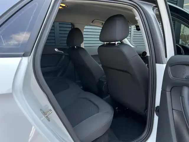 アウディ Ａ１ SB 1．0TFSI 茨城県 2017(平29)年 1.3万km グレイシアホワイトメタリック 後期型　/コンビニエンスＰＫＧ　/コントラストルーフ　/シートヒーター　/アドバンストキー　/純正ナビ　/ＴＶ　/ＢＴ　/ＤＶＤ　/ＣＤ　/バックカメラ　/パーキングエイド　/キセノンヘッドライト　/オートライト　/ＥＴＣ/純正15インチAW/禁煙車