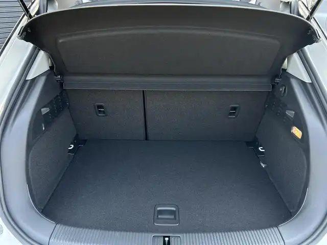 アウディ Ａ１ SB 1．0TFSI 茨城県 2017(平29)年 1.3万km グレイシアホワイトメタリック 後期型　/コンビニエンスＰＫＧ　/コントラストルーフ　/シートヒーター　/アドバンストキー　/純正ナビ　/ＴＶ　/ＢＴ　/ＤＶＤ　/ＣＤ　/バックカメラ　/パーキングエイド　/キセノンヘッドライト　/オートライト　/ＥＴＣ/純正15インチAW/禁煙車
