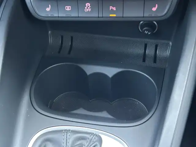 アウディ Ａ１ SB 1．0TFSI 茨城県 2017(平29)年 1.3万km グレイシアホワイトメタリック 後期型　/コンビニエンスＰＫＧ　/コントラストルーフ　/シートヒーター　/アドバンストキー　/純正ナビ　/ＴＶ　/ＢＴ　/ＤＶＤ　/ＣＤ　/バックカメラ　/パーキングエイド　/キセノンヘッドライト　/オートライト　/ＥＴＣ/純正15インチAW/禁煙車