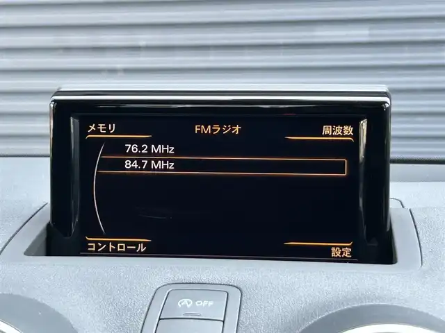 アウディ Ａ１ SB 1．0TFSI 茨城県 2017(平29)年 1.3万km グレイシアホワイトメタリック 後期型　/コンビニエンスＰＫＧ　/コントラストルーフ　/シートヒーター　/アドバンストキー　/純正ナビ　/ＴＶ　/ＢＴ　/ＤＶＤ　/ＣＤ　/バックカメラ　/パーキングエイド　/キセノンヘッドライト　/オートライト　/ＥＴＣ/純正15インチAW/禁煙車