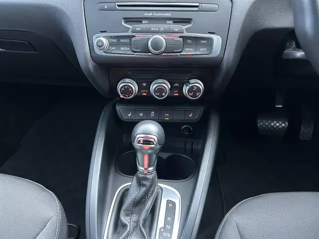 アウディ Ａ１ SB 1．0TFSI 茨城県 2017(平29)年 1.3万km グレイシアホワイトメタリック 後期型　/コンビニエンスＰＫＧ　/コントラストルーフ　/シートヒーター　/アドバンストキー　/純正ナビ　/ＴＶ　/ＢＴ　/ＤＶＤ　/ＣＤ　/バックカメラ　/パーキングエイド　/キセノンヘッドライト　/オートライト　/ＥＴＣ/純正15インチAW/禁煙車