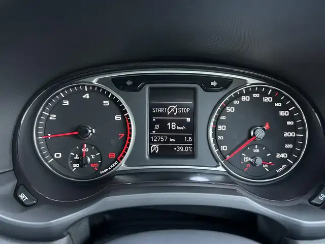 アウディ Ａ１ SB 1．0TFSI 茨城県 2017(平29)年 1.3万km グレイシアホワイトメタリック 後期型　/コンビニエンスＰＫＧ　/コントラストルーフ　/シートヒーター　/アドバンストキー　/純正ナビ　/ＴＶ　/ＢＴ　/ＤＶＤ　/ＣＤ　/バックカメラ　/パーキングエイド　/キセノンヘッドライト　/オートライト　/ＥＴＣ/純正15インチAW/禁煙車