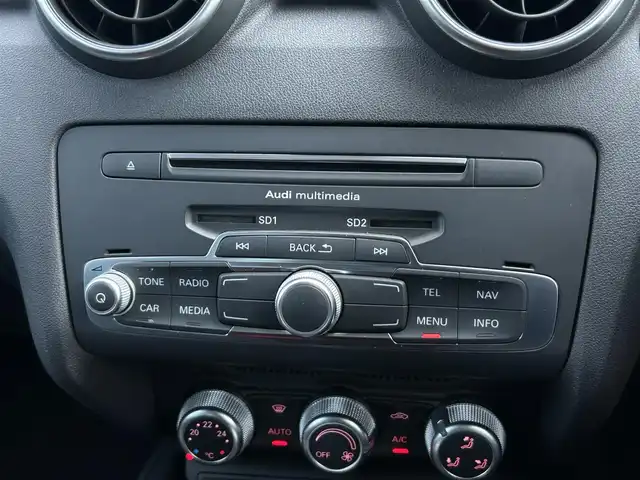 アウディ Ａ１ SB 1．0TFSI 茨城県 2017(平29)年 1.3万km グレイシアホワイトメタリック 後期型　/コンビニエンスＰＫＧ　/コントラストルーフ　/シートヒーター　/アドバンストキー　/純正ナビ　/ＴＶ　/ＢＴ　/ＤＶＤ　/ＣＤ　/バックカメラ　/パーキングエイド　/キセノンヘッドライト　/オートライト　/ＥＴＣ/純正15インチAW/禁煙車