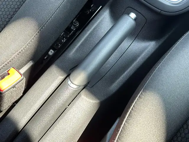 アウディ Ａ１ SB 1．0TFSI 茨城県 2017(平29)年 1.3万km グレイシアホワイトメタリック 後期型　/コンビニエンスＰＫＧ　/コントラストルーフ　/シートヒーター　/アドバンストキー　/純正ナビ　/ＴＶ　/ＢＴ　/ＤＶＤ　/ＣＤ　/バックカメラ　/パーキングエイド　/キセノンヘッドライト　/オートライト　/ＥＴＣ/純正15インチAW/禁煙車