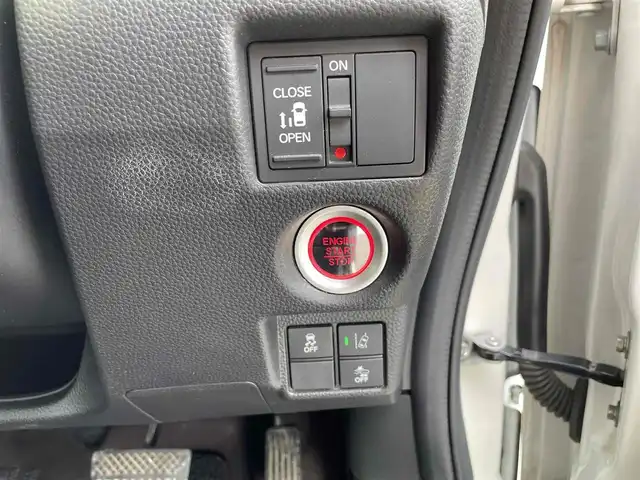 ホンダ Ｎ ＢＯＸ カスタム G L ホンダセンシング 千葉県 2018(平30)年 11.2万km プラチナホワイトパール (株)IDOMが運営する【じしゃロン八千代店】の自社ローン対象車両になります。こちらは現金またはオートローンご利用時の価格です。自社ローンご希望の方は別途その旨お申付け下さい/片側パワースライド/社外ナビ/ワンセグTV/ホンダセンシング/ETC/LEDヘッドライト