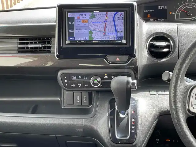 ホンダ Ｎ ＢＯＸ カスタム G L ホンダセンシング 千葉県 2018(平30)年 11.2万km プラチナホワイトパール (株)IDOMが運営する【じしゃロン八千代店】の自社ローン対象車両になります。こちらは現金またはオートローンご利用時の価格です。自社ローンご希望の方は別途その旨お申付け下さい/片側パワースライド/社外ナビ/ワンセグTV/ホンダセンシング/ETC/LEDヘッドライト