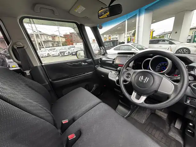 ホンダ Ｎ ＢＯＸ カスタム G Lパッケージ 熊本県 2013(平25)年 13.3万km ポリッシュドメタルメタリック 純正ナビ（VXM-128VS）/【ワンセグTV/CD/DVD】/バックカメラ/片側パワースライドドア/純正14インチAW/アイドリングストップ/横滑り防止/プッシュスタート/スマートキー/スペアキー/ウインカーミラー/純正フロアマット/ドアバイザー/取扱説明書