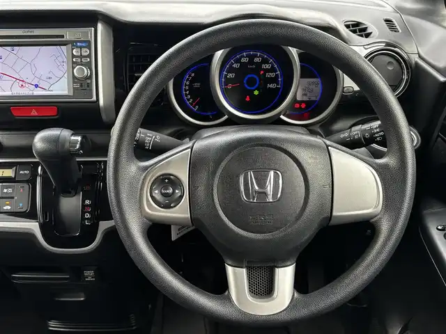 ホンダ Ｎ ＢＯＸ カスタム G Lパッケージ 熊本県 2013(平25)年 13.3万km ポリッシュドメタルメタリック 純正ナビ（VXM-128VS）/【ワンセグTV/CD/DVD】/バックカメラ/片側パワースライドドア/純正14インチAW/アイドリングストップ/横滑り防止/プッシュスタート/スマートキー/スペアキー/ウインカーミラー/純正フロアマット/ドアバイザー/取扱説明書