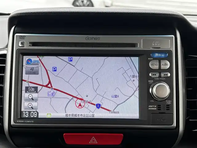 ホンダ Ｎ ＢＯＸ カスタム G Lパッケージ 熊本県 2013(平25)年 13.3万km ポリッシュドメタルメタリック 純正ナビ（VXM-128VS）/【ワンセグTV/CD/DVD】/バックカメラ/片側パワースライドドア/純正14インチAW/アイドリングストップ/横滑り防止/プッシュスタート/スマートキー/スペアキー/ウインカーミラー/純正フロアマット/ドアバイザー/取扱説明書