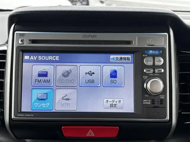 ホンダ Ｎ ＢＯＸ カスタム G Lパッケージ 熊本県 2013(平25)年 13.3万km ポリッシュドメタルメタリック 純正ナビ（VXM-128VS）/【ワンセグTV/CD/DVD】/バックカメラ/片側パワースライドドア/純正14インチAW/アイドリングストップ/横滑り防止/プッシュスタート/スマートキー/スペアキー/ウインカーミラー/純正フロアマット/ドアバイザー/取扱説明書