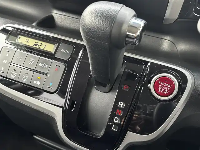 ホンダ Ｎ ＢＯＸ カスタム G Lパッケージ 熊本県 2013(平25)年 13.3万km ポリッシュドメタルメタリック 純正ナビ（VXM-128VS）/【ワンセグTV/CD/DVD】/バックカメラ/片側パワースライドドア/純正14インチAW/アイドリングストップ/横滑り防止/プッシュスタート/スマートキー/スペアキー/ウインカーミラー/純正フロアマット/ドアバイザー/取扱説明書